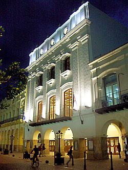 Archivo:Teatro de Salta