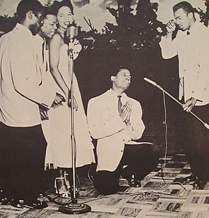 Archivo:The Platters performing