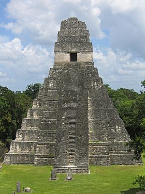 Archivo:Tikal Temple1 2006 08 11