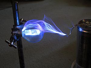 Archivo:ZVS Flyback Tesla Coil
