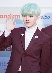 Archivo:160217 Gaon Chart K-POP Awards Red Carpet BTS Suga