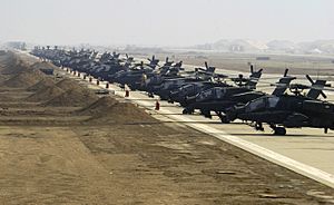 Archivo:AH-64D Apache Longbow, Al Asad (2164914566)