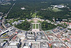 Aerial image of the Karlsruhe Schlossgarten (view from the south).jpg