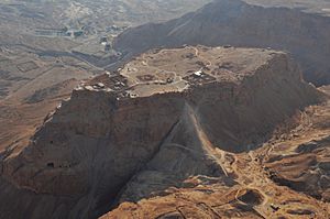 Archivo:Aerial view of Masada - israeltourism