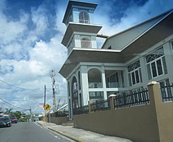 Building on Puerto Rico Highway 633 in Barahona, Morovis.jpg