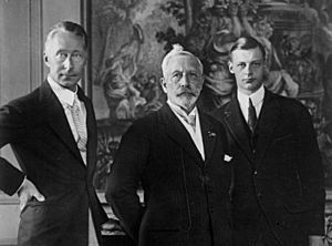 Archivo:Bundesarchiv Bild 102-01280, Kaiser Wilhelm II. mit Sohn und Enkel