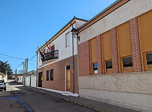 Archivo:Casa consistorial de Fuente el Saúz 02