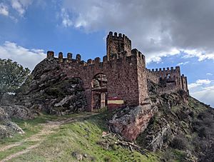 Archivo:Castillo de Riba de Santiuste 3