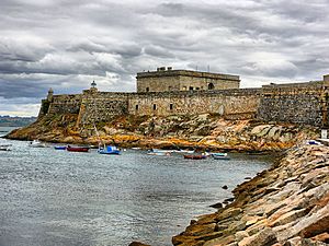 Archivo:Castillo de San Antón 1