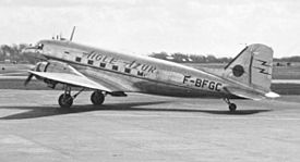Archivo:Douglas DC-3 Aigle Azur Palas Jet 1953