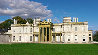 Dundurn Castle in the Summer.jpg