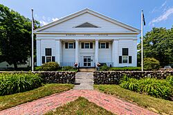 Duxbury, Massachusetts Town Hall.jpg