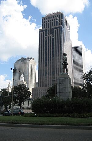 Archivo:FirstBankTrustSpanishWarStatueOct07