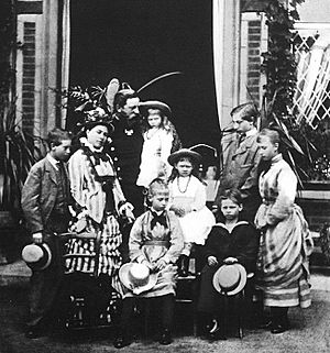Archivo:Frederick III, German Emperor with his wife and their children