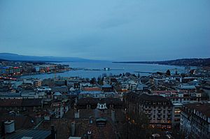 Archivo:Geneva, downtown and the lake.