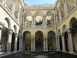 Archivo:Genova, palazzo dell'università, cortile 03