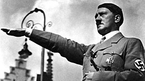 Archivo:Hitler salute in front of lamppost