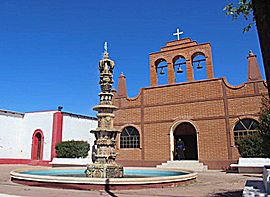 Iglesia local y fuente de Áti, Sonora.jpg