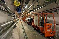 Archivo:Inside the CERN LHC tunnel