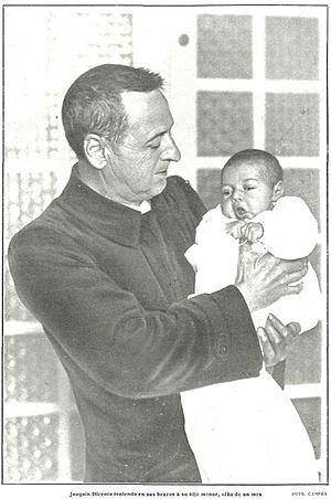 Archivo:Joaquín Dicenta con su hija, de Campúa, La Esfera, 04-04-1914
