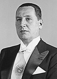Juan Perón (cropped)