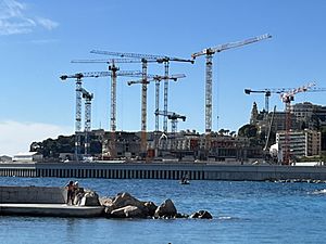 Archivo:Le Portier (chantier) à Monaco en novembre 2021