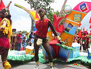 Archivo:Mashramani-in-Guyana-2007-by-GuyaneseTavern