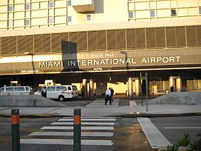 Archivo:MiamiInternationalAirportFront