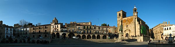 Archivo:Pano Plaza Mayor de Trujillo