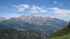 Archivo:Panorámica Macizo de Ándara