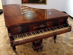 Archivo:Piano Andrés Bello