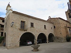 Archivo:Plaza Mayor de Luco de Bordón (Teruel)