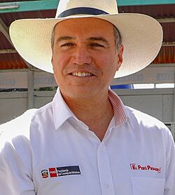 Salvador del Solar ministro.jpg