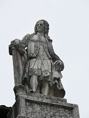 Archivo:Scipione Maffei - statua