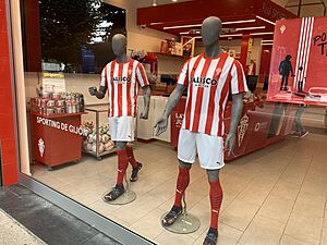 Archivo:Sporting Gijon uniform 2023 24