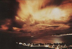 Archivo:Starfish Prime aurora from Honolulu 1