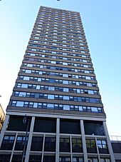 Archivo:Zion Tower Newark (Weequahic Park)