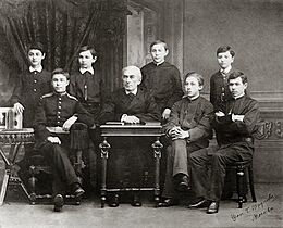 Archivo:Zveref and students
