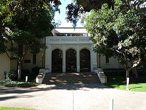 Archivo:2008-1226-Pasadena-005-FullerTS