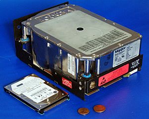 Archivo:5.25 inch MFM hard disk drive