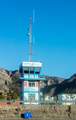Archivo:Aeródromo de Nazca, Perú, 2015-07-29, DD 38