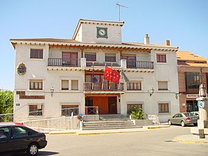 Archivo:Ayuntamiento de Arroyomolinos (Madrid)