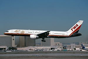 Archivo:Boeing 757-231, Trans World Airlines (TWA) JP5960617