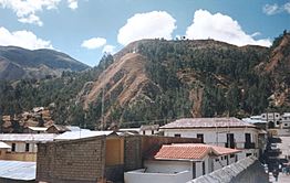 Archivo:Cerro San Cristobal desde el puente calicanto A. Caceres