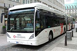 Archivo:Doppelgelenkbus 02 KMJ