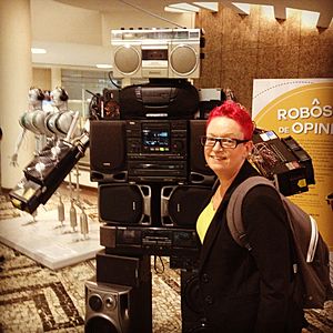 Archivo:Dr Sue Black visiting Brazil