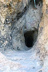 Archivo:Entrada Cueva Santa Cabriel