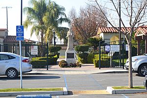 Archivo:Garces Memorial HS Bakersfield CA