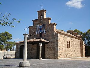 Archivo:Guadamur ermita frente