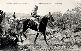 Archivo:Lyautey en pays Zaïan (Maroc), juillet 1914